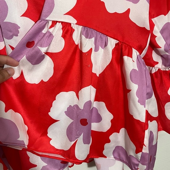 GiGio Vibrant Red Bell Sleeve Floral Blouse | size Small - Picture 4 of 8